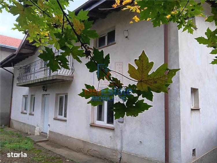 Casă cu 4 camere în Sticlăria