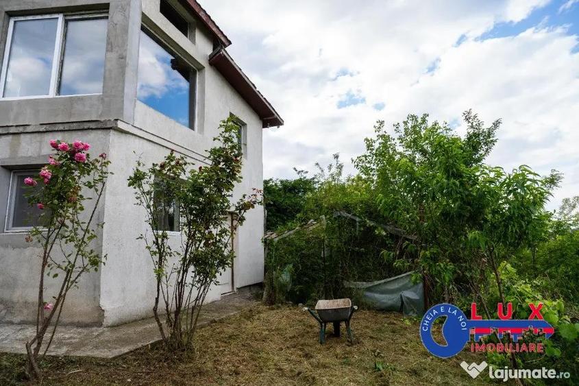 Casă cu 4 camere cu Teren 326 Mp în Somova