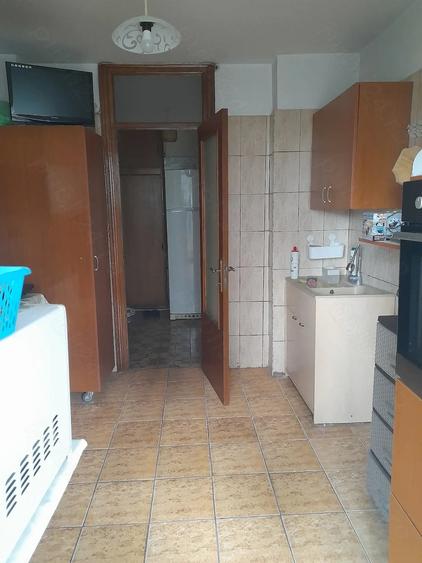 Apartament cu 3 camere decomandat în Drumul Taberei