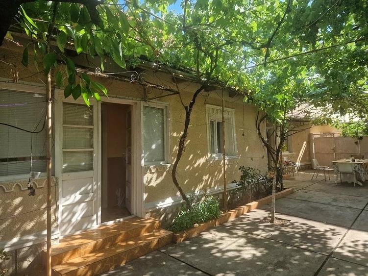 Casă cu Teren 1439 Mp în Cermei