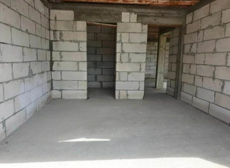Casă cu Teren 2000 Mp în Merii