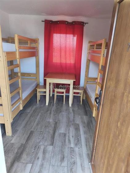 Casă cu 10 camere cu Teren 300 Mp în Cristian