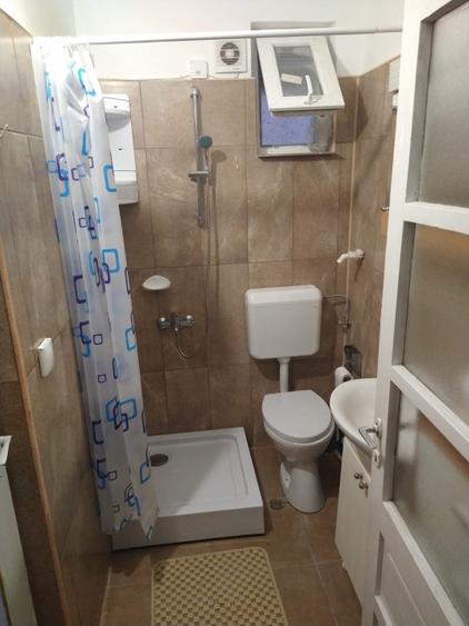 Casă individuală cu 5 camere cu Canalizare în Cetate