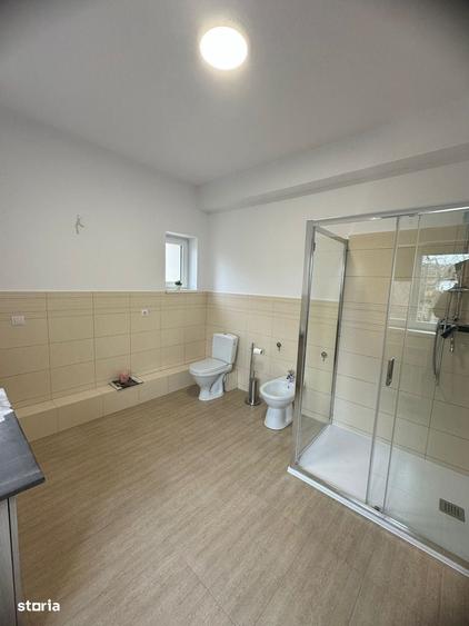 Casă cu 4 camere cu Teren 710 Mp în Central