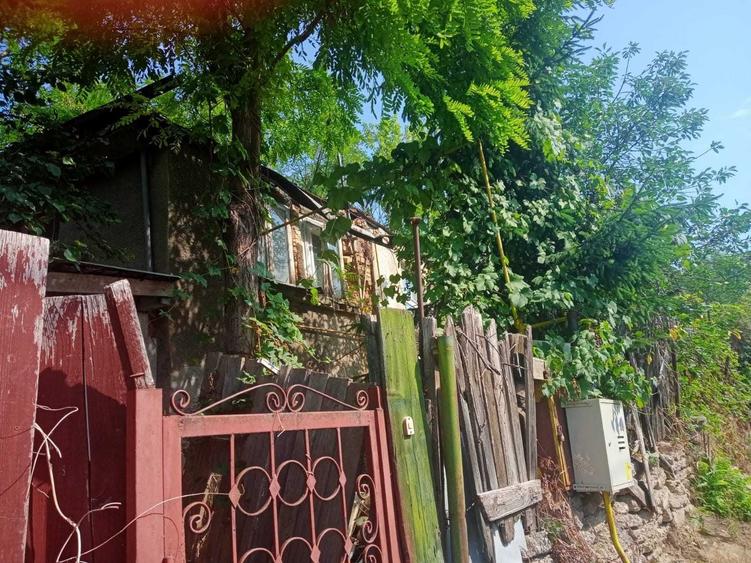 Casă cu 3 camere în Bucșinescu