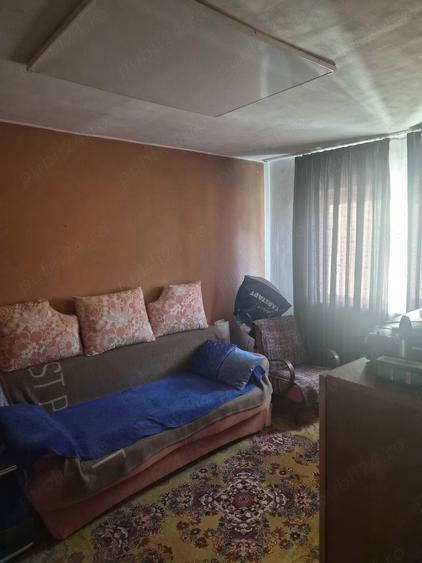 Apartament cu 3 camere semidecomandat în Exterior Vest
