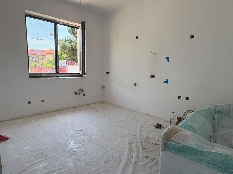 Casă individuală cu 5 camere cu Canalizare în Est