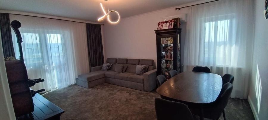 Apartament cu 3 camere decomandat în Berceni