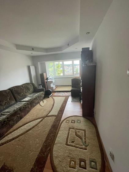 Apartament cu 3 camere decomandat în Independenței