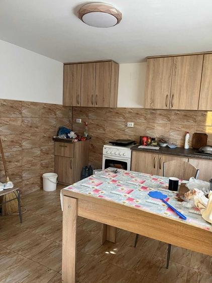 Casă cu 4 camere cu Teren 3300 Mp în Stâncești