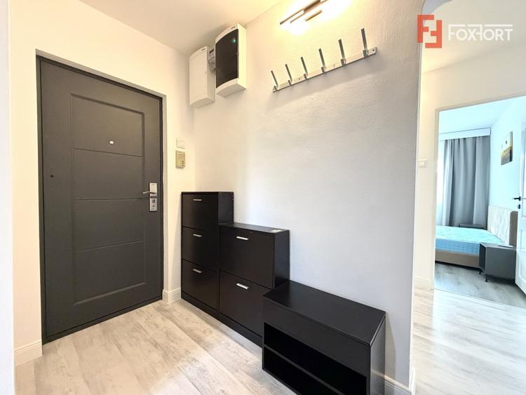 Apartament cu 3 camere decomandat, mobilat în Aradului