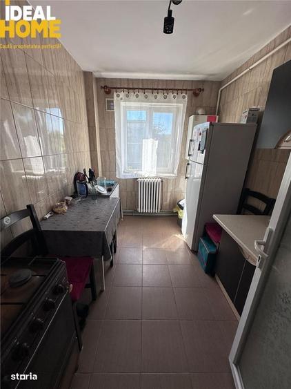 Apartament cu 3 camere semidecomandat în Alexandru cel Bun