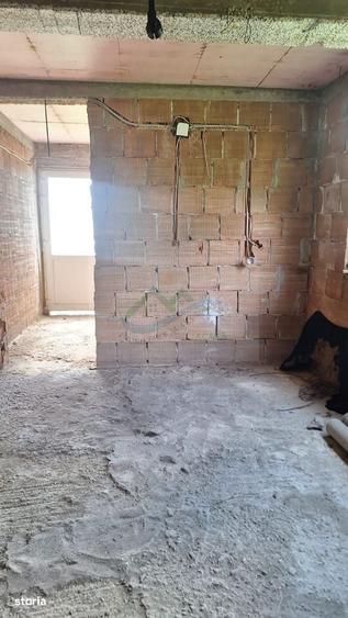 Casă cu 4 camere în Roșu