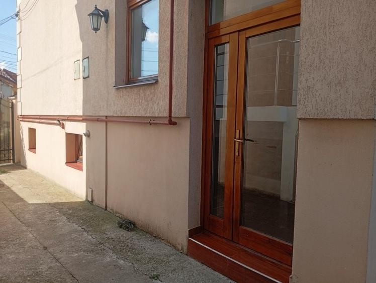 Casă cu 4 camere cu Teren 140 Mp în Lazaret