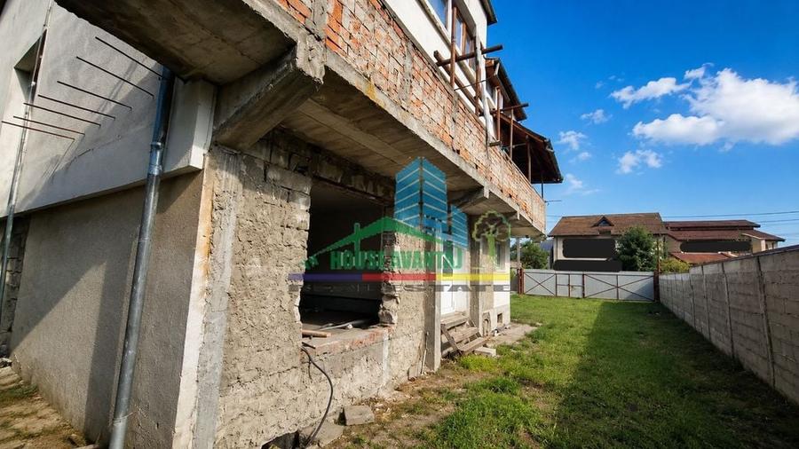 Casă cu 5 camere cu Teren 416 Mp în Central