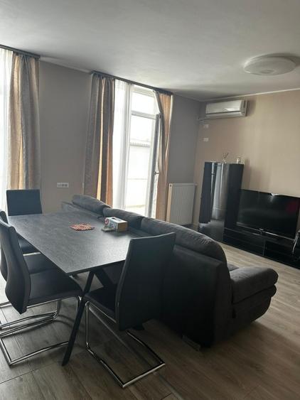 Apartament cu 3 camere semidecomandat, mobilat în Vitan-Bârzești