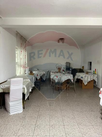 Casă cu 8 camere cu Teren 462 Mp în Central