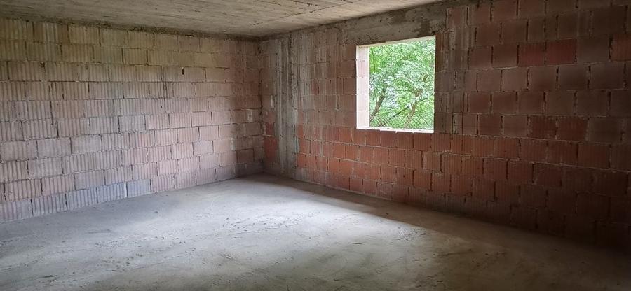 Casă cu 4 camere în Măgura