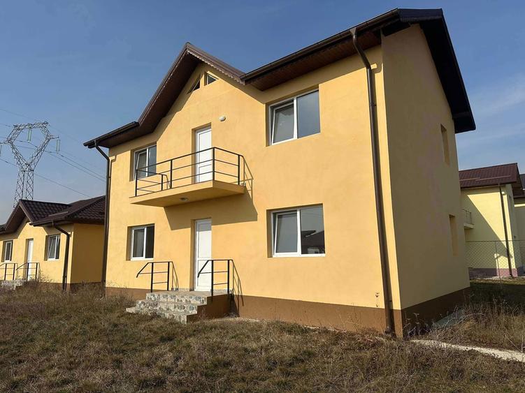 Casă cu 4 camere în Drăgoeni