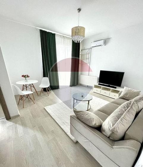 Apartament cu 2 camere decomandat, mobilat în Central