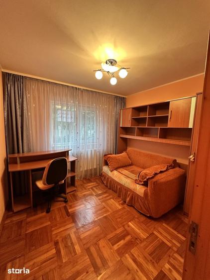 Apartament cu 3 camere semidecomandat, mobilat în Orizont