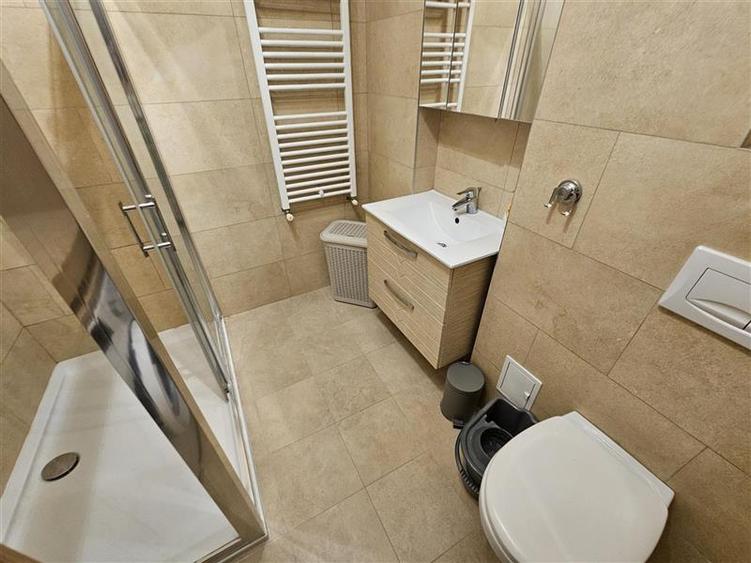Apartament cu 2 camere semidecomandat, mobilat în Schei