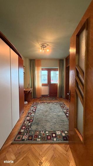 Apartament cu 4 camere decomandat în Piața Centrală