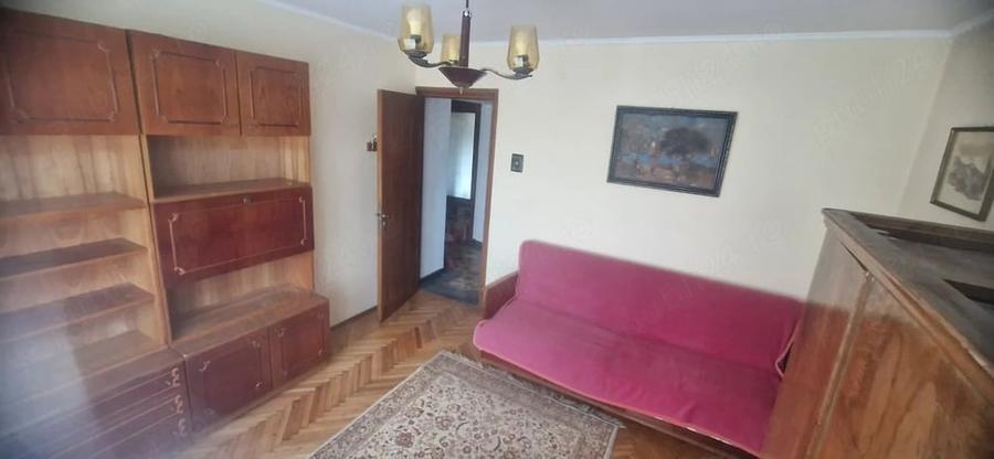 Apartament cu 3 camere decomandat în Est