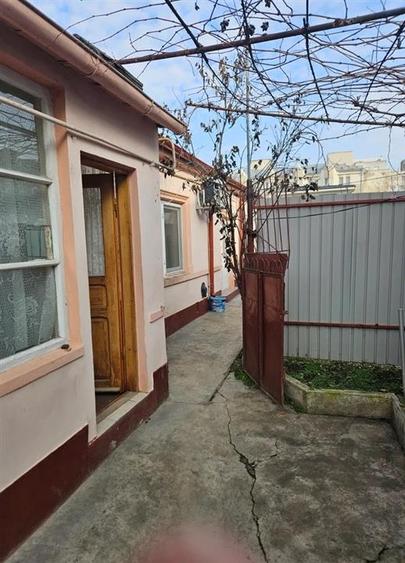 Casă cu 2 camere cu Teren 157 Mp în Central