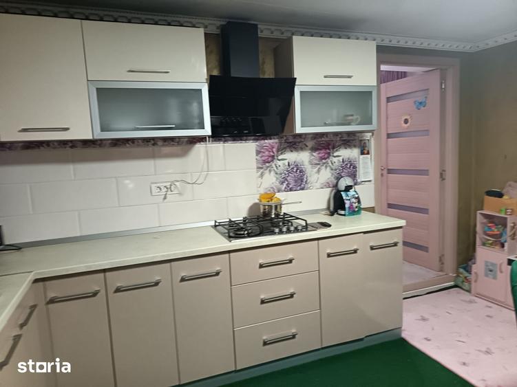 Casă cu 3 camere cu Teren 237.62 Mp în Andronache