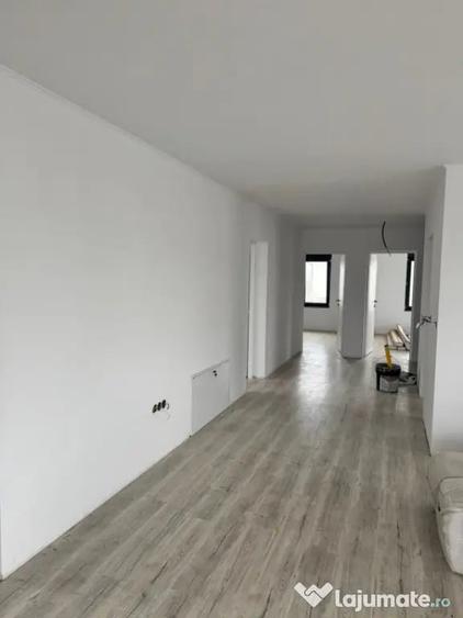 Casă cu 4 camere cu Teren 650 Mp în Satu Nou de Jos