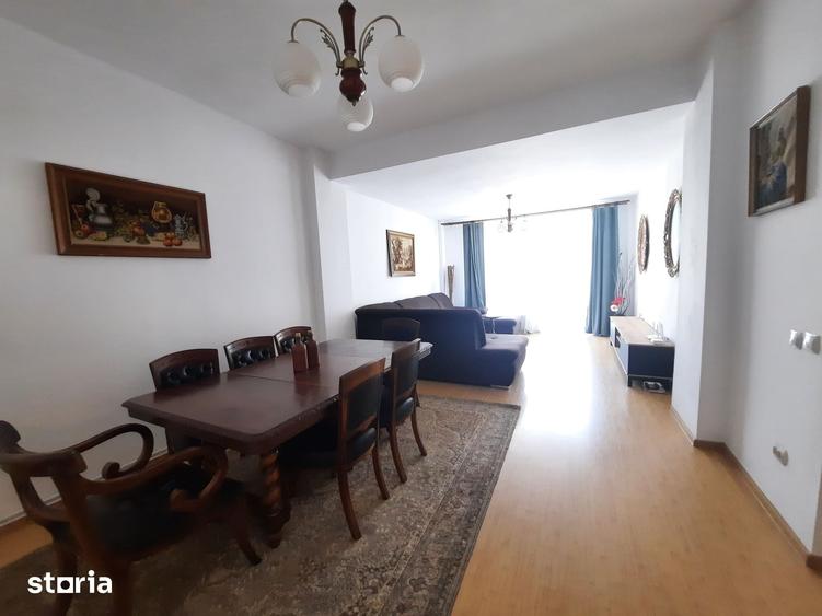 Apartament cu 4 camere decomandat în Central