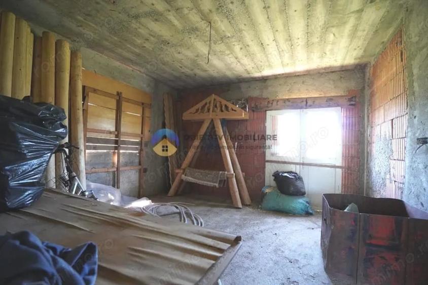 Casă cu Teren 600 Mp în Cut