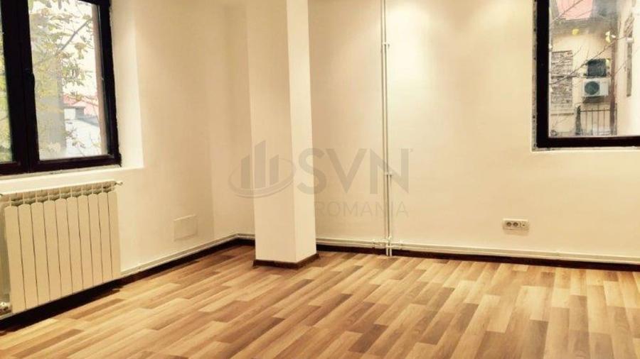 Casă individuală cu 5 camere cu Canalizare în Banu Manta