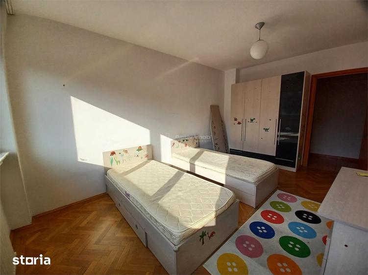 Apartament cu 3 camere decomandat în Victoriei