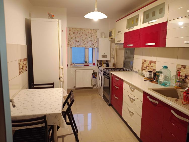 Apartament cu 3 camere decomandat în Exterior Vest