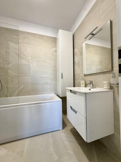 Apartament cu 3 camere decomandat, mobilat în Torontalului