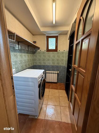 Casă cu 5 camere cu Teren 7200 Mp în Mănăstirea Cașin