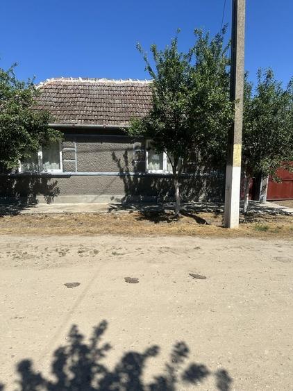 Casă cu 4 camere în Tăut