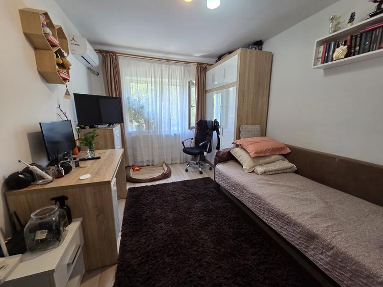 Apartament cu 3 camere semidecomandat în Dacia