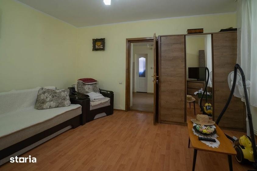 Casă cu Teren 556 Mp în Cernatu