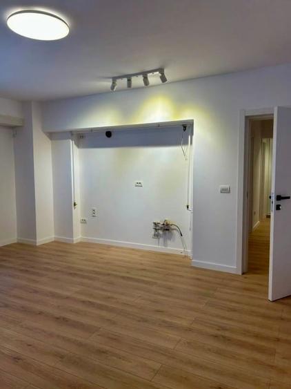 Apartament cu 3 camere decomandat în P-ța Muncii