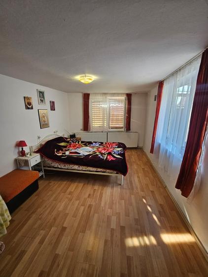 Casă individuală cu 5 camere cu Teren 342 Mp în Petrești