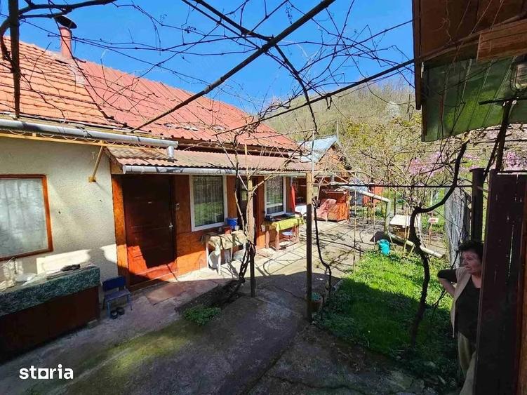 Casă cu 4 camere cu Teren 1142 Mp în Vorța