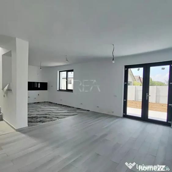 Casă cu 5 camere cu Teren 400 Mp în Domnești