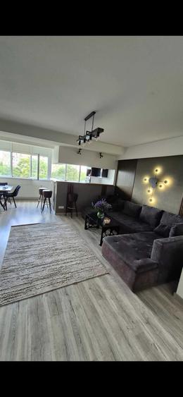 Apartament cu 3 camere decomandat în Vitan
