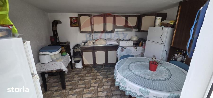 Casă cu 4 camere cu Teren 614 Mp în Ștefănești
