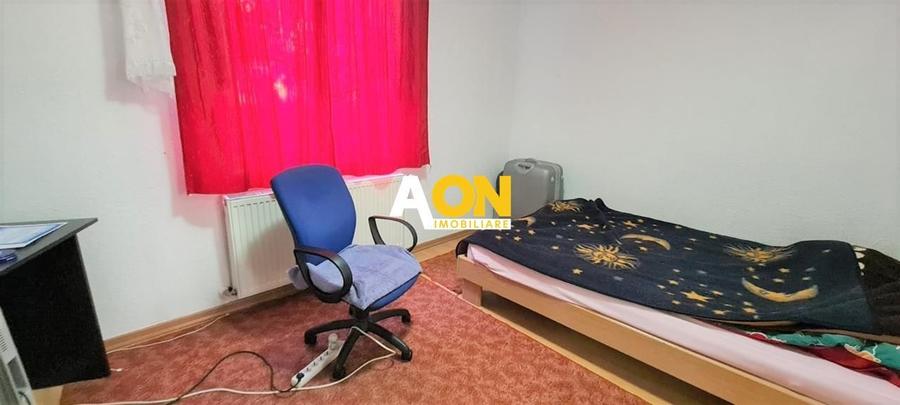 Casă individuală cu 7 camere cu Canalizare în Bărăbanț