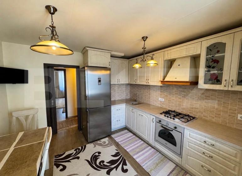 Apartament cu 4 camere decomandat, mobilat în Tudor