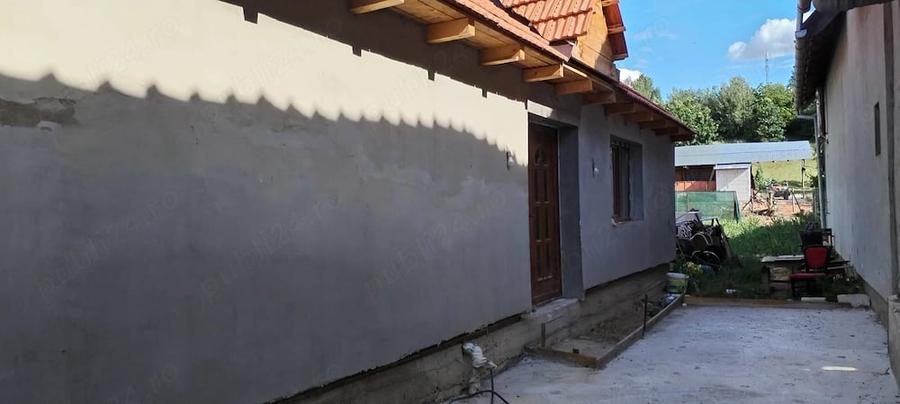 Casă cu 2 camere cu Teren 72 Mp în Obreja